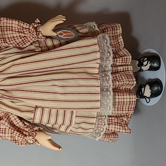 Delton Fine Collectables 18" Porcelain Doll Sassy Brunette - Picture 3 of 8